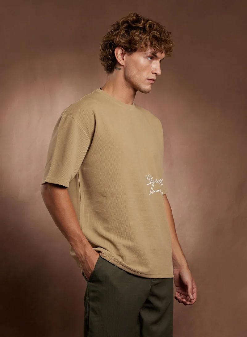 Campus Sutra Campus Sutra Men's Khaki Beige Boxy Grecian-Modernism T-Shirt For Casual Wear | Crew Neck | Short Regular Sleeves | Pull On Closure | T-Shirt Crafted With Comfort Fit For Everyday Wear
