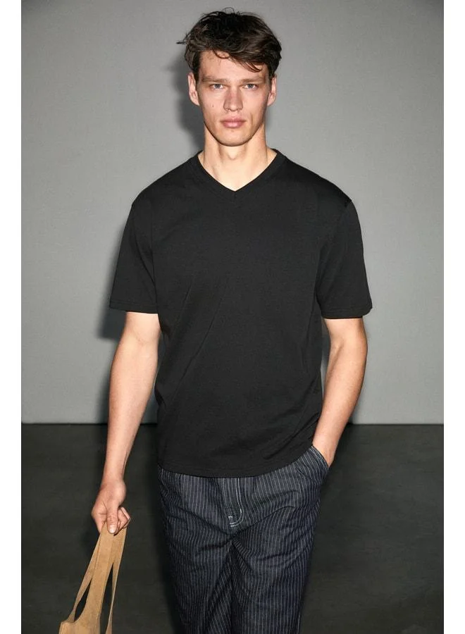 Grimelange ALMERI Men's 100% Cotton Soft Fabric V-Neck Black T-Shirt.