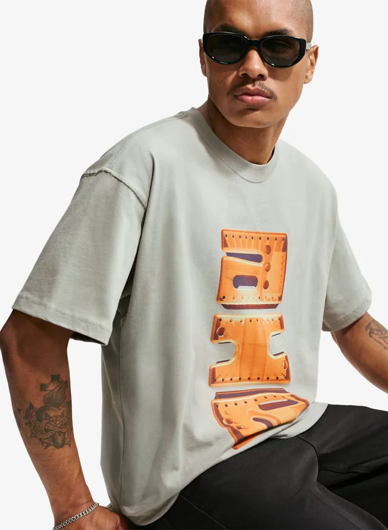 Nike SPRUCE FOG Nsw Lifestyle Am Day Plus T-Shirt for Men | Best Price UAE