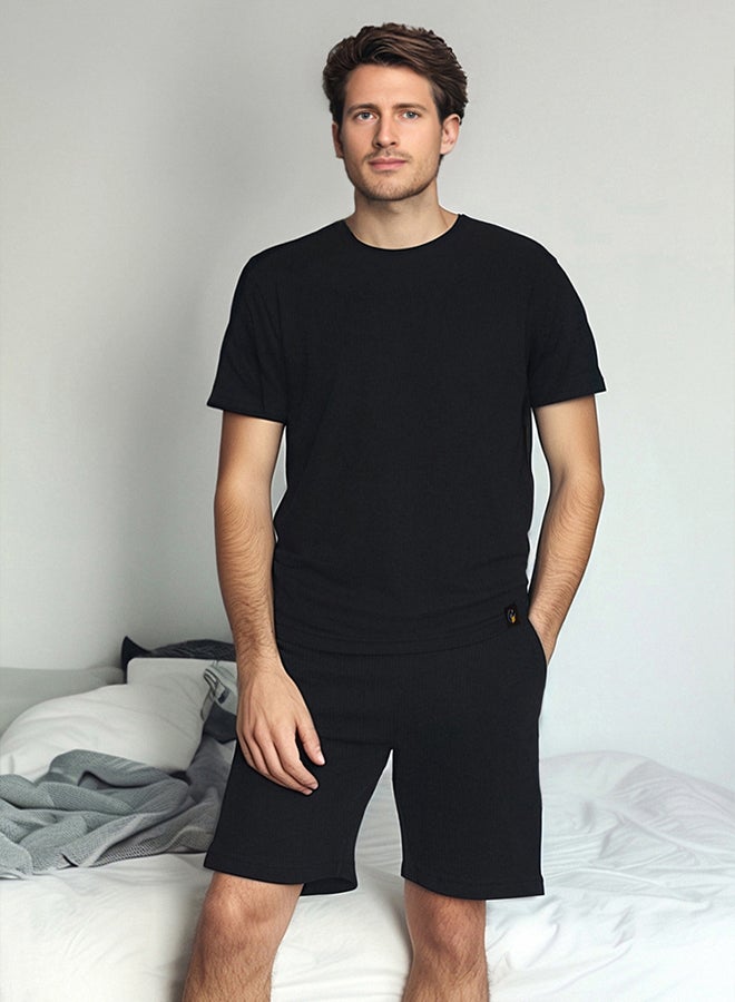 trendyol طقم بيجامات رجالي بقصّة عادية باللون الأسود - Image 1