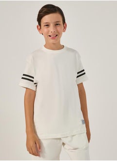 Styli Striped Sleeve Trim Round Neck T-Shirt and Shorts Set  - Image 3
