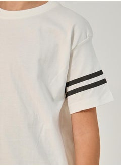 Styli Striped Sleeve Trim Round Neck T-Shirt and Shorts Set  - Image 4