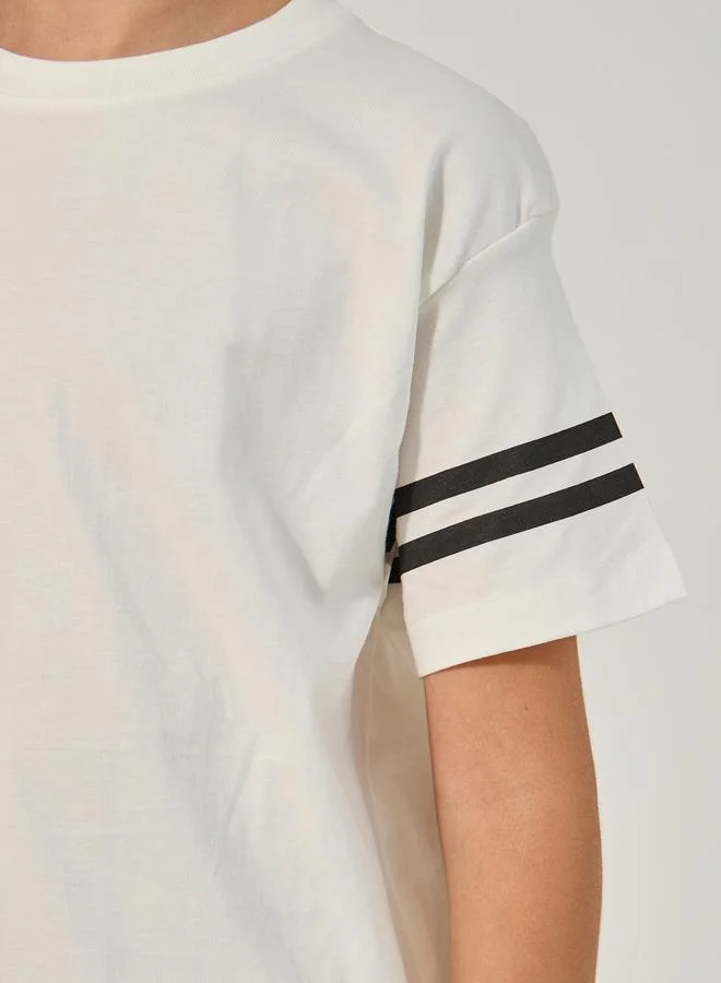 Styli Styli Striped Sleeve Trim Round Neck T-Shirt and Shorts Set