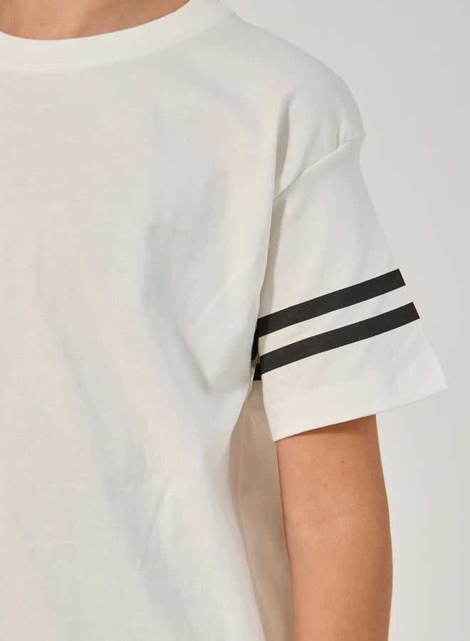 Styli Styli Striped Sleeve Trim Round Neck T-Shirt and Shorts Set  - Image 4