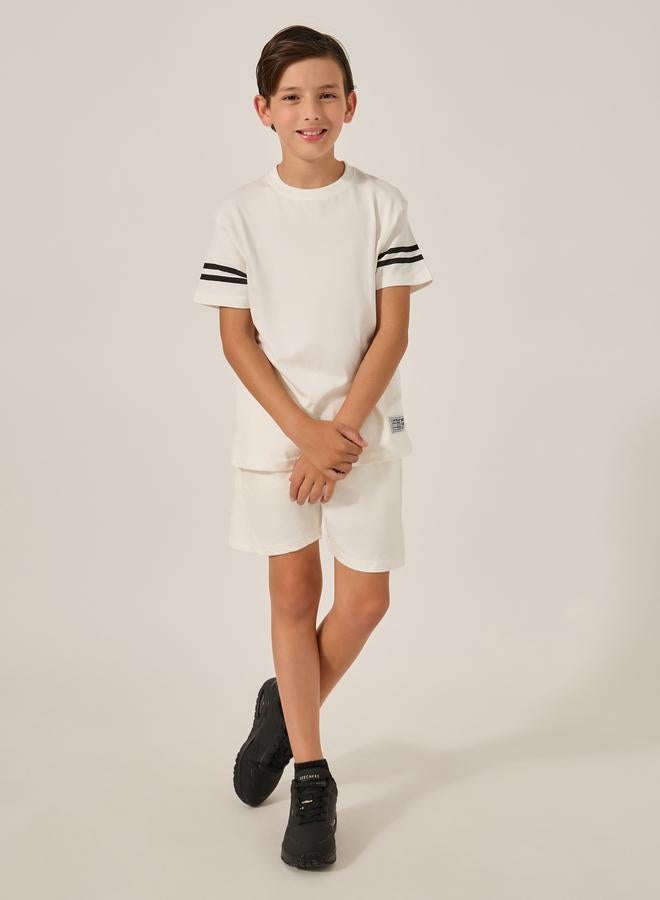 Styli Styli Striped Sleeve Trim Round Neck T-Shirt and Shorts Set  - Image 2
