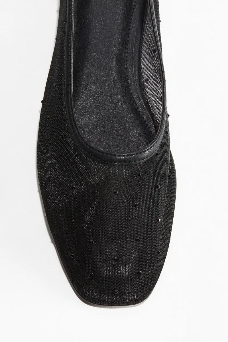 اتش اند ام حذاء باليرينا مزين بحجر الراين