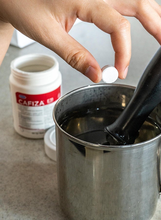 يورنكس أقراص تنظيف ماكينة الإسبريسو الاحترافية من يورنكس كافيزا - ١٠٠ قرص لمعدات القهوة والإسبريسو - Image 3