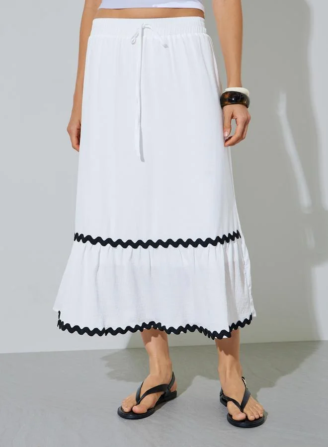 ستايلي White Solid Wavy Trim A-Line Midi Skirt