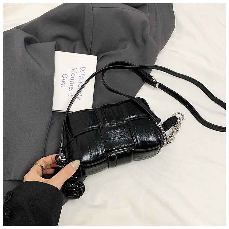 High-End Fashion Woven Ball Shoulder Chain Bag Small Square Bag Niche Design Crossbody Mobile Phone Bag For Women