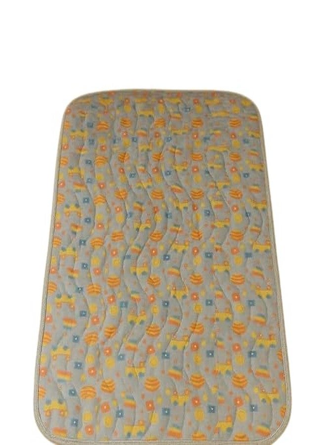 Happy Matty سجادة أطفال هابي ماتي بنقشة الحروف الأبجدية، مقاومة للماء وقابلة لإعادة الاستخدام | ملاءة جافة فاخرة | ناعمة، لطيفة على البشرة وسريعة الجفاف | مثالية للأطفال حديثي الولادة، والأطفال الصغار، والتبول اللاإرادي، وفترة ما قبل تغيير الحفاضات (مقاس متوسط، 50 × 70 سم) - Image 1