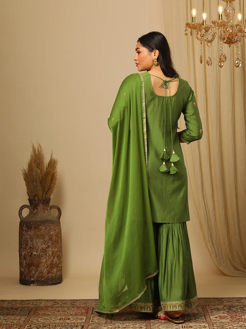 globus Women Floral Embroidered Regular Thread Work Kurta With Sharara & With Dupatta