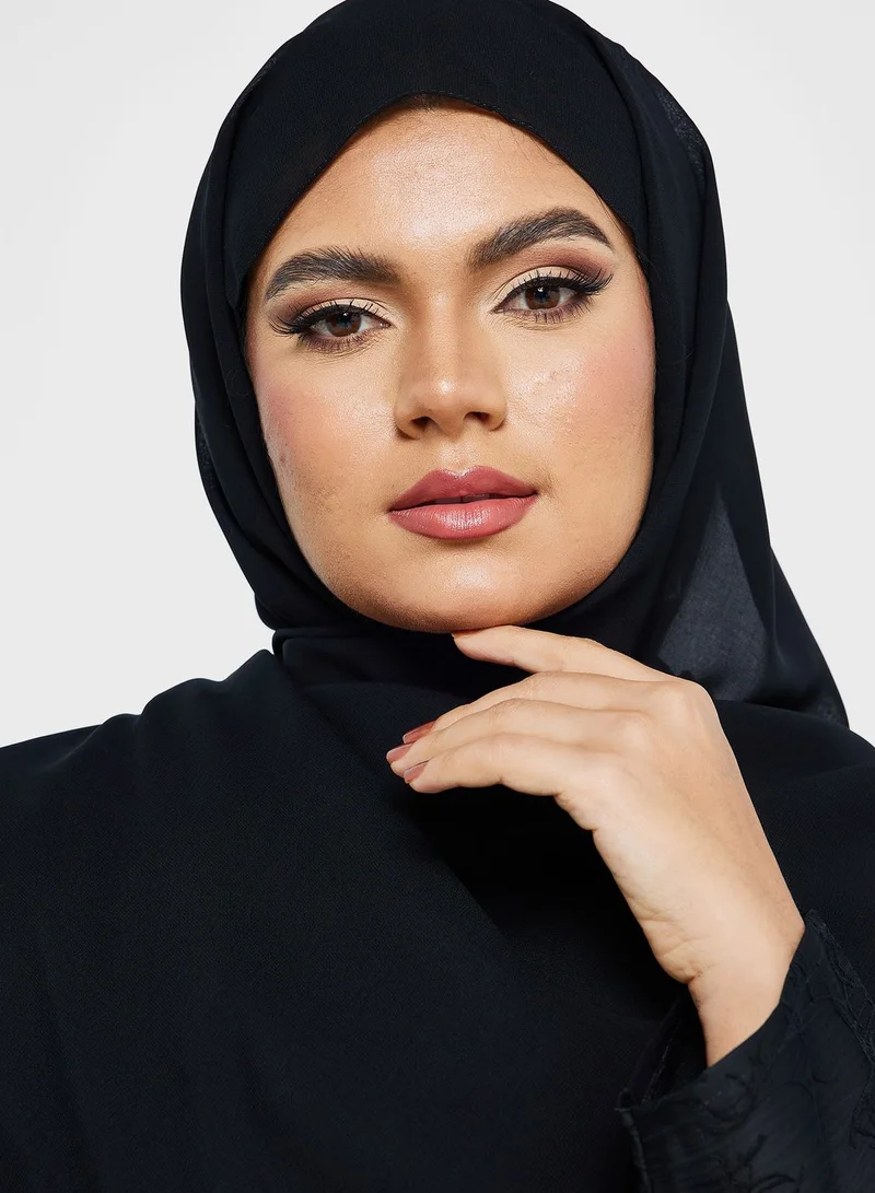 Khizana Self Textured Abaya With Sheila