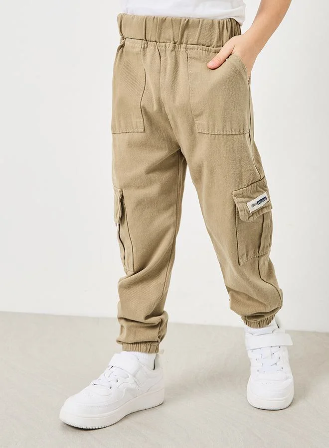 ستايلي بنطلون كارجو بجيوب جانبية بفتحة