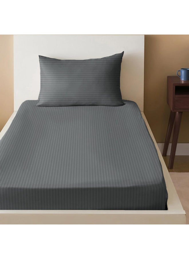 طقم شرشف سرير مطاطي Sleep Well من الألياف الدقيقة بتصميم مخطط مع غطاء وسادة، ناعم وجيد التهوية، مقاوم للتجاعيد، مقاس 90 × 200 + 17 سم، رمادي - Image 1