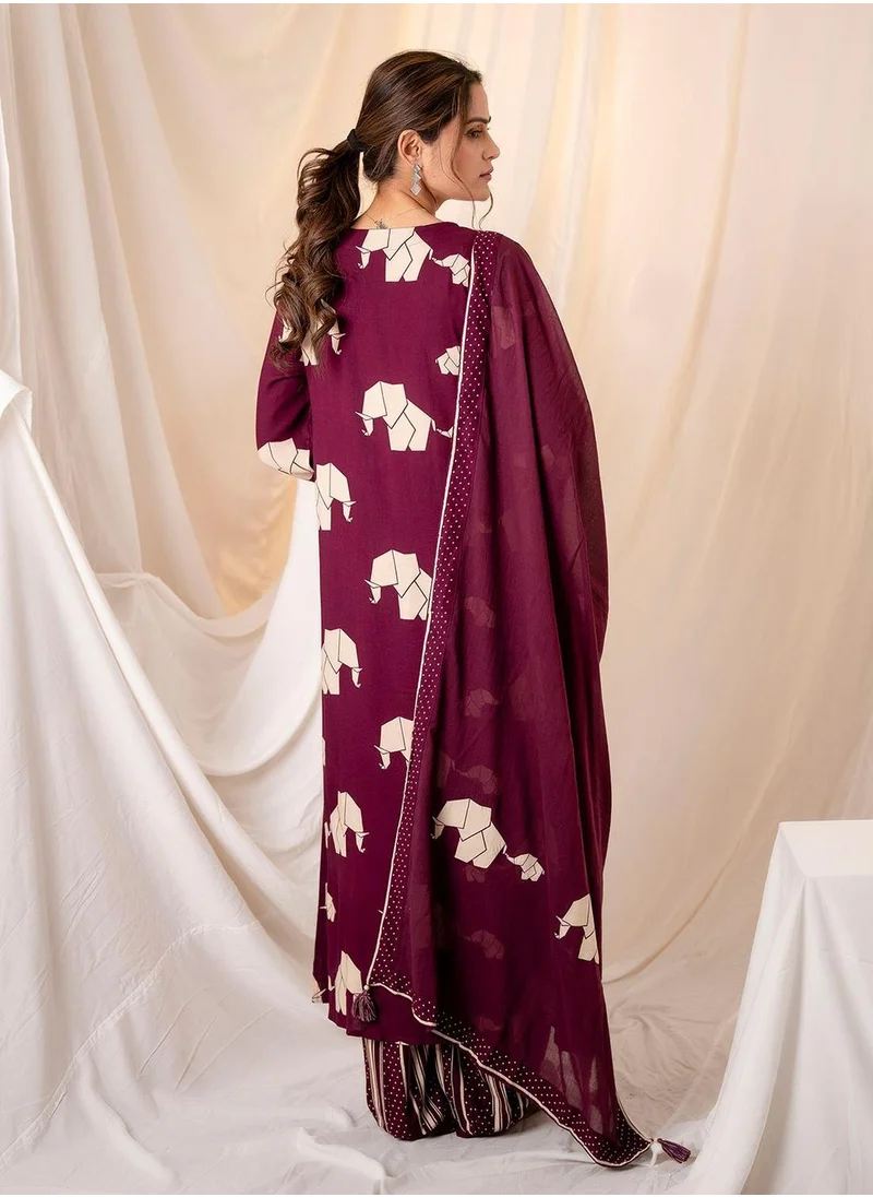 آي شين Regular Fit Embellished Pattern Round Neck Neck Three-Quarter Sleeve Wine Colour Knitted Cotton Kurta Set for Women with Mid-Rise Closure - Designed with Style and Comfort