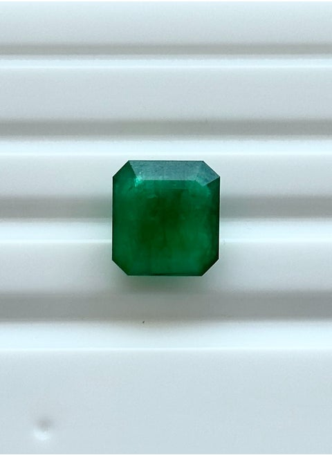 Natural Emerald 5.35 ct green Gesmtone
