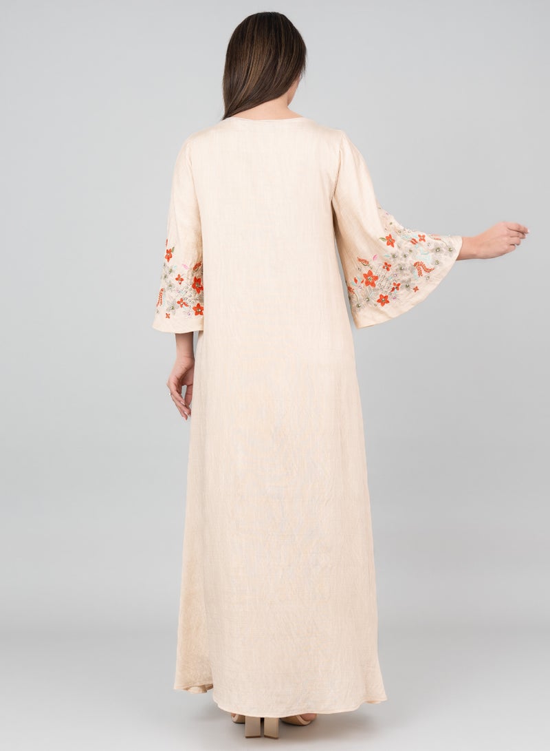 اكسا جلابية مطرزة بزخارف ملكية لون بيج - Image 3