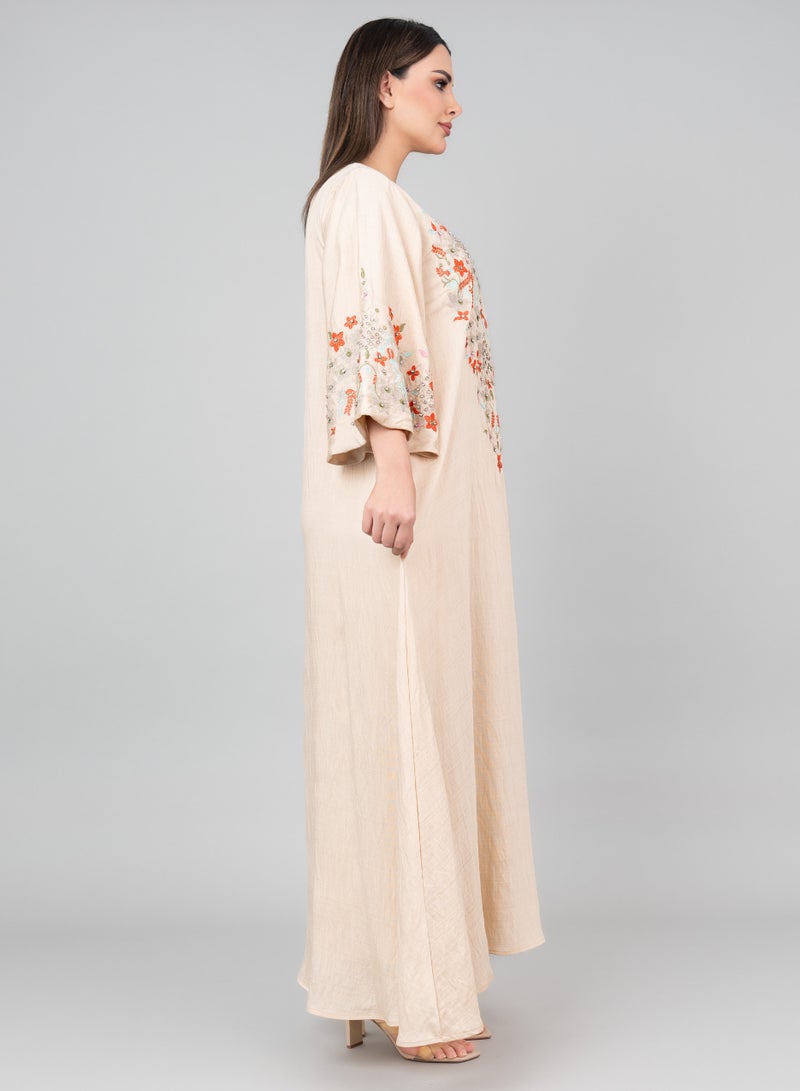 اكسا جلابية مطرزة بزخارف ملكية لون بيج - Image 4