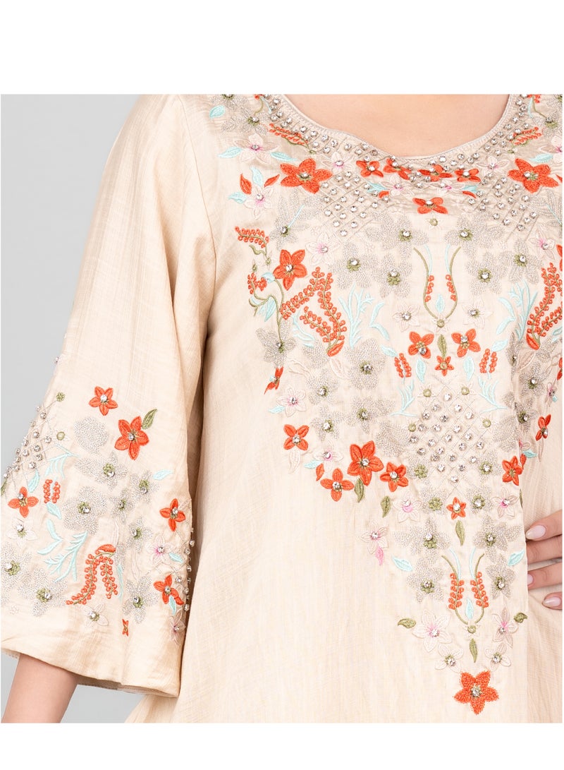 اكسا جلابية مطرزة بزخارف ملكية لون بيج - Image 2