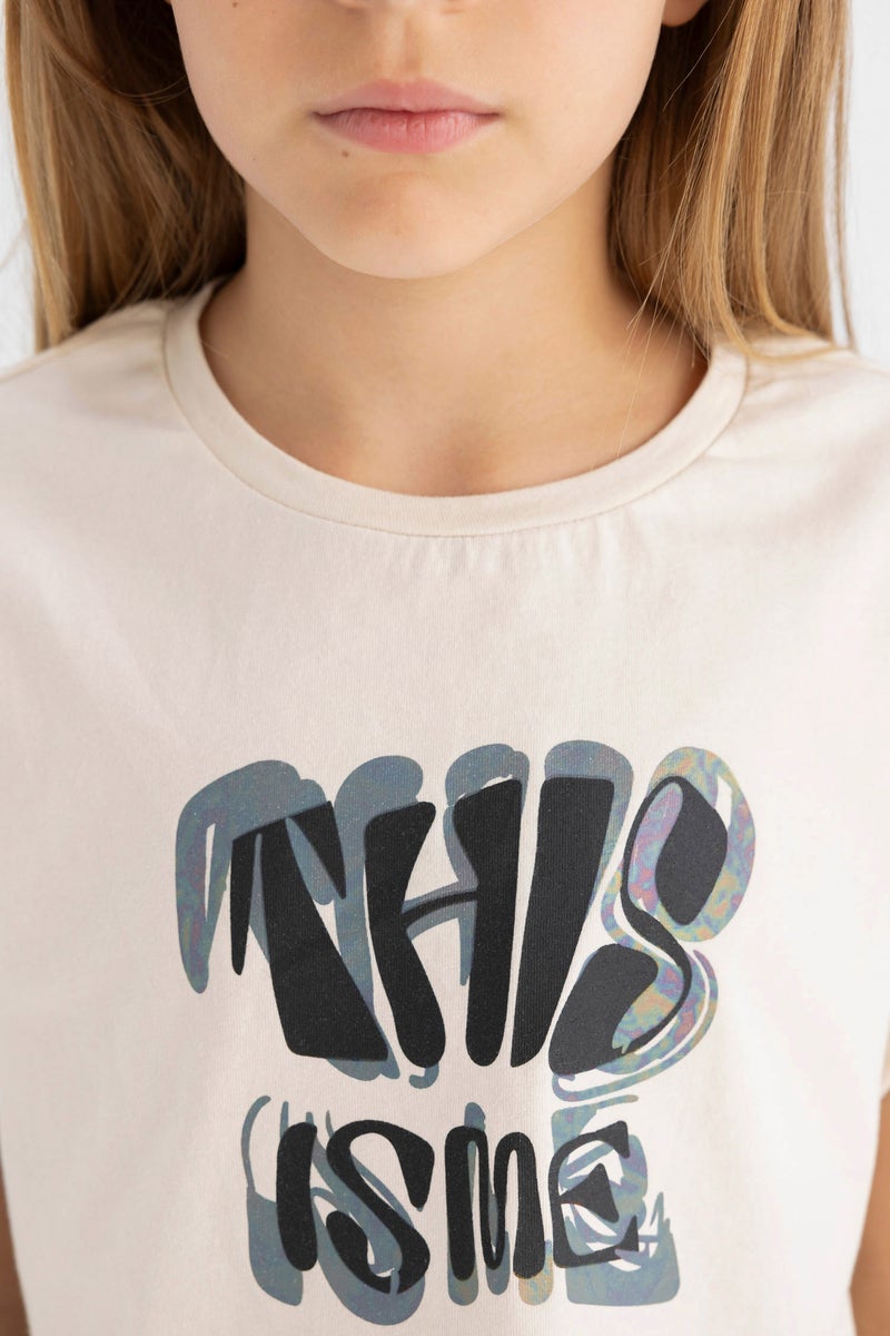 ديفاكتو تيشيرت بناتي نص كم بطبعة شعار وياقة مستديرة  - Image 5