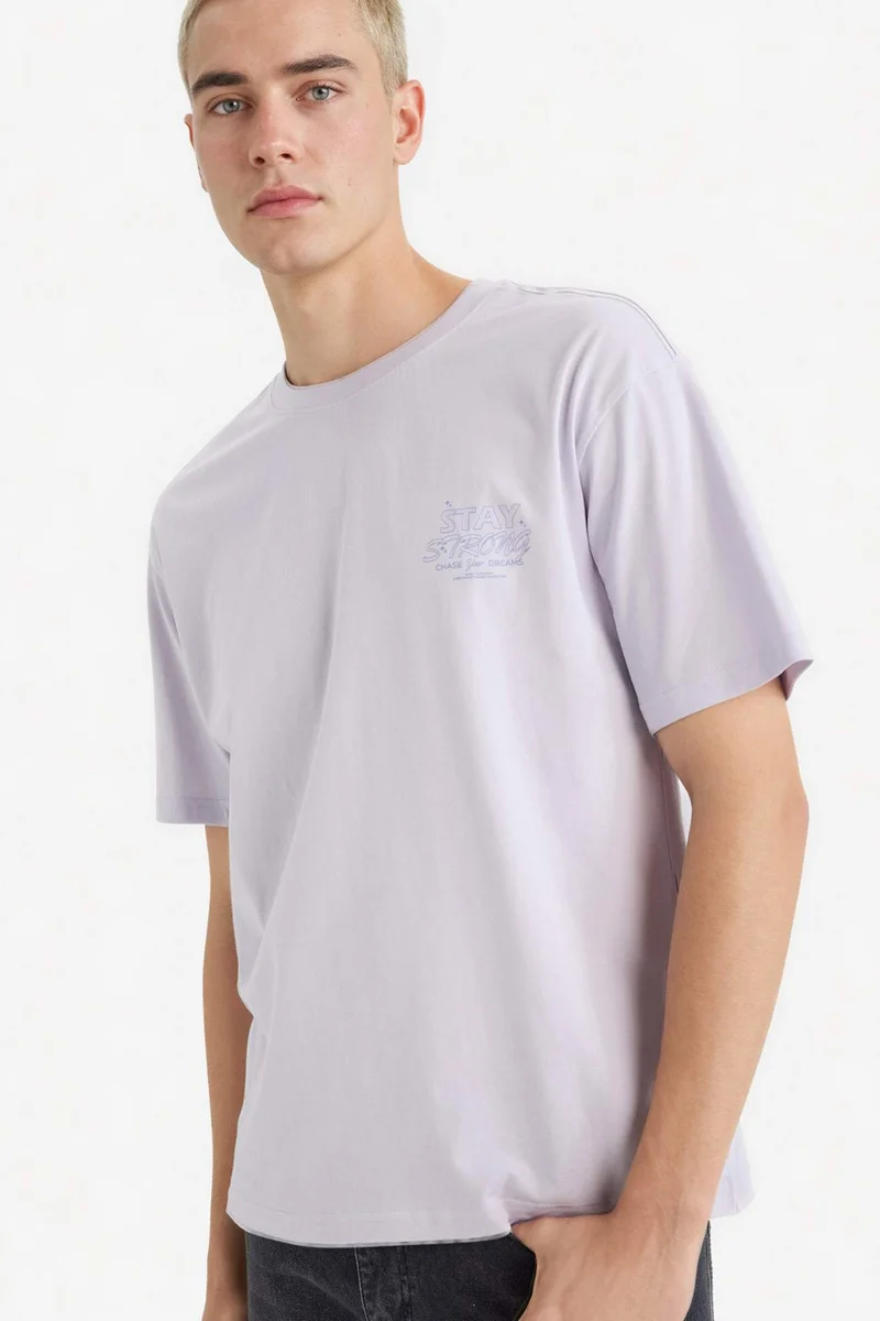 ديفاكتو Boxy Fit Crew Neck T-Shirt