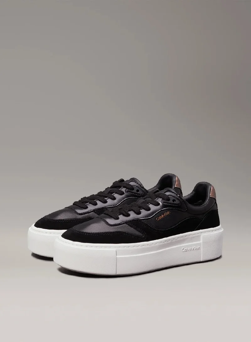 كالفن كلاين حذاء رياضي من الجلد بنعل سميك