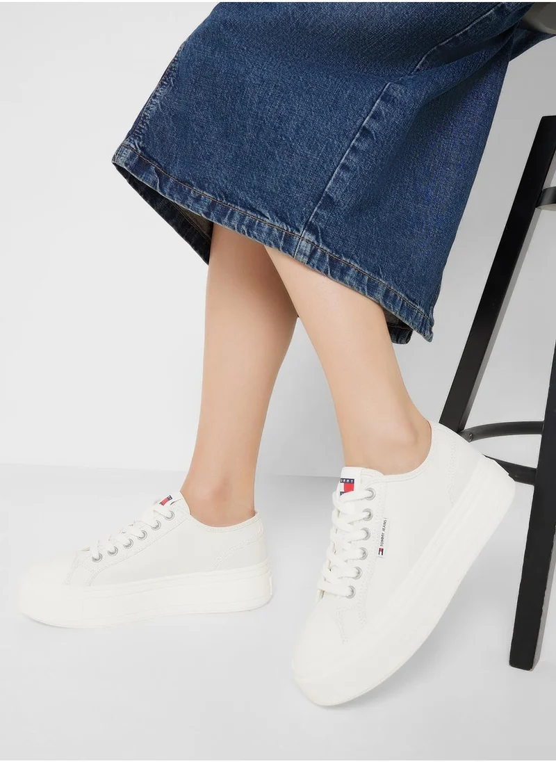 تومي جينز Foxing Lace Up Low Top Sneakers