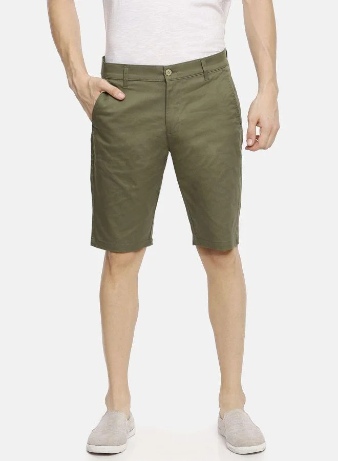 ذا انديان كراج كو Men Slim Fit Solid Mid-Rise Woven Shorts
