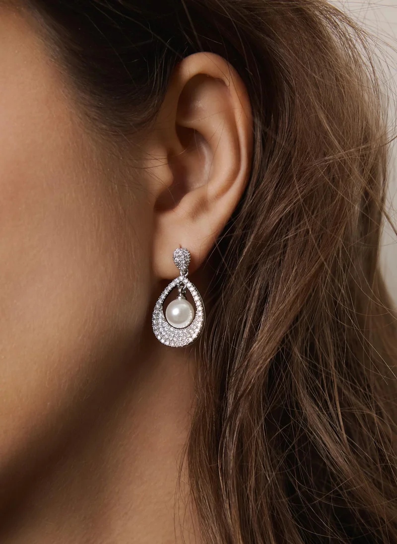 Drop-shaped stud earrings with pearls and rhinestones