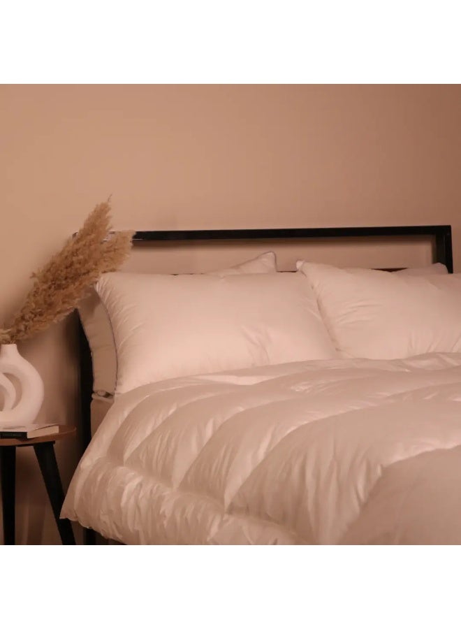 دي بيلو لحاف فندقي بريميم من Depillow – قماش فخم ناعم ومضاد للحساسية، مقاس كوين 220×240 سم، راحة فندقية راقية لكل المواسم  - Image 1