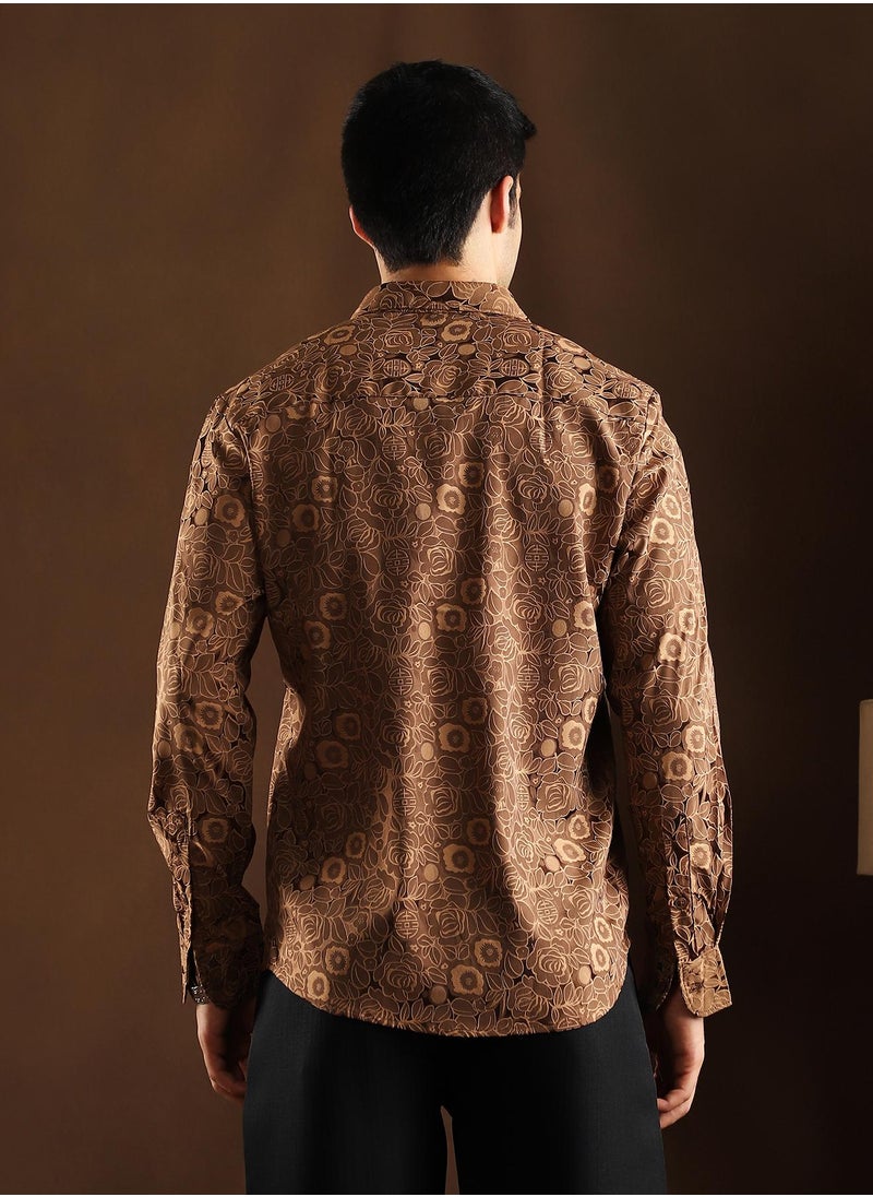 Campus Sutra Campus Sutra Men's Chocolate Brown Electric-Roses Shirt For Casual Wear | Mid-Rise | Regular Fit | Button Closure | Shirt Crafted With Comfort Fit For Everyday Wear  - Image 5