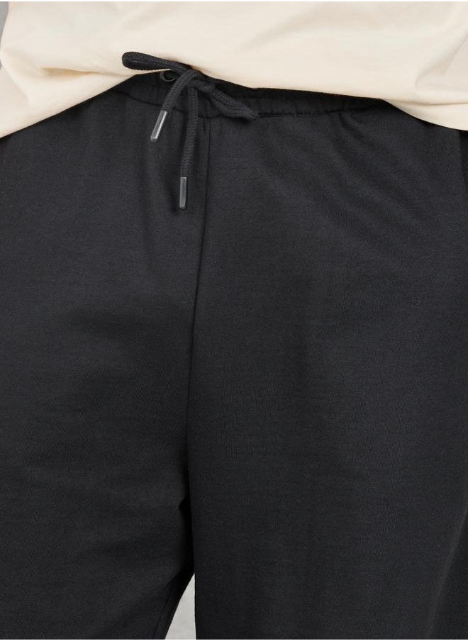Styli Styli Oversized Solid Shorts with Drawstring  - Image 4