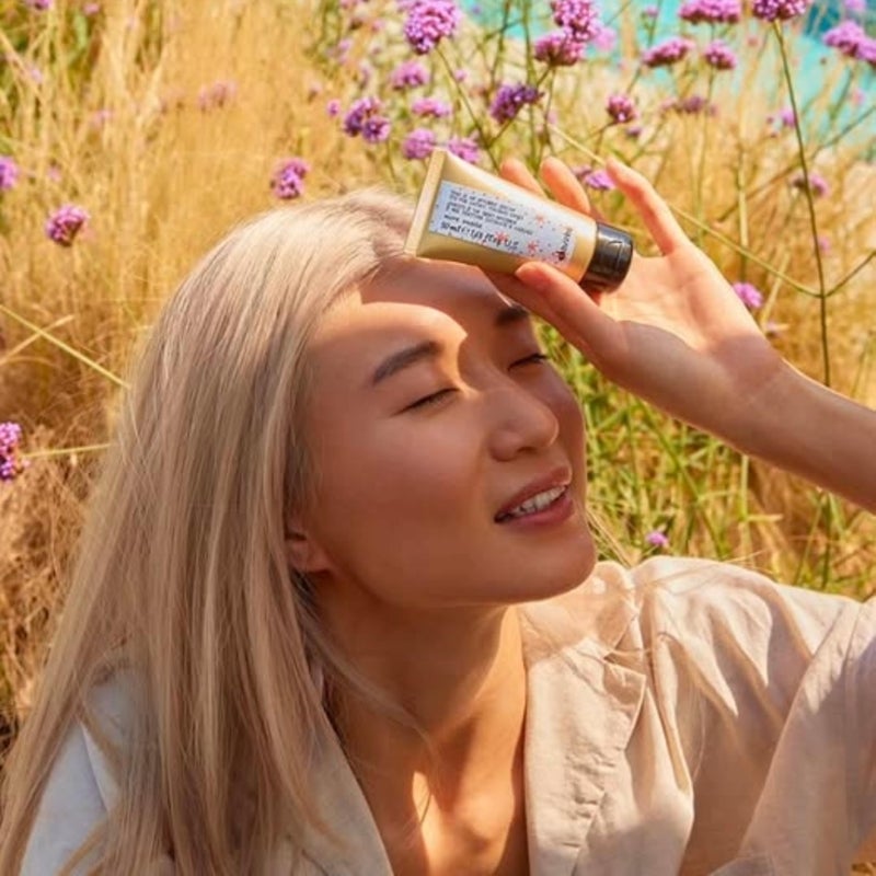 Davines This Is An Invisible Serum, Leave-In Styling For A Tousled, Shiny And Frizz-Free Look, 1.69 fl. oz. - Image 3