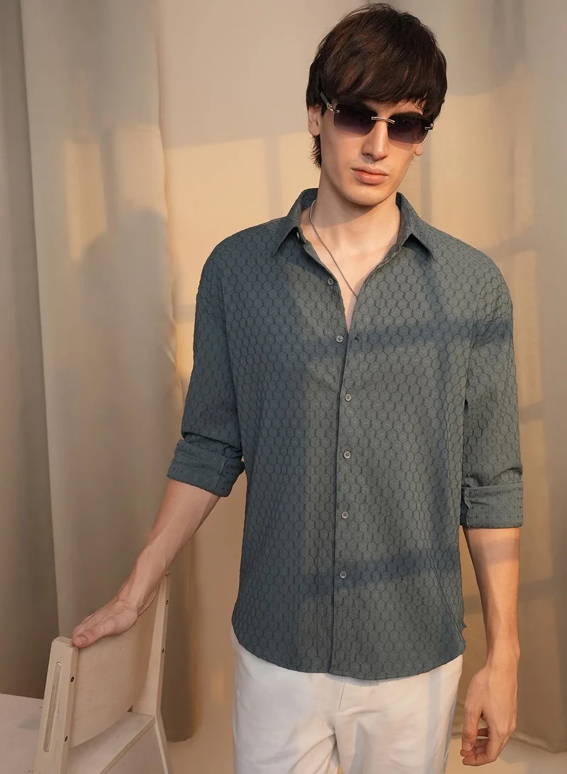 Campus Sutra Campus Sutra Men's Charcoal Grey Honeycomb-Textured Oversized Shirt For Casual Wear | Spread Collar | Long Sleeve | Button Closure | Oversized Shirt Crafted With Comfort Fit For Everyday Wear