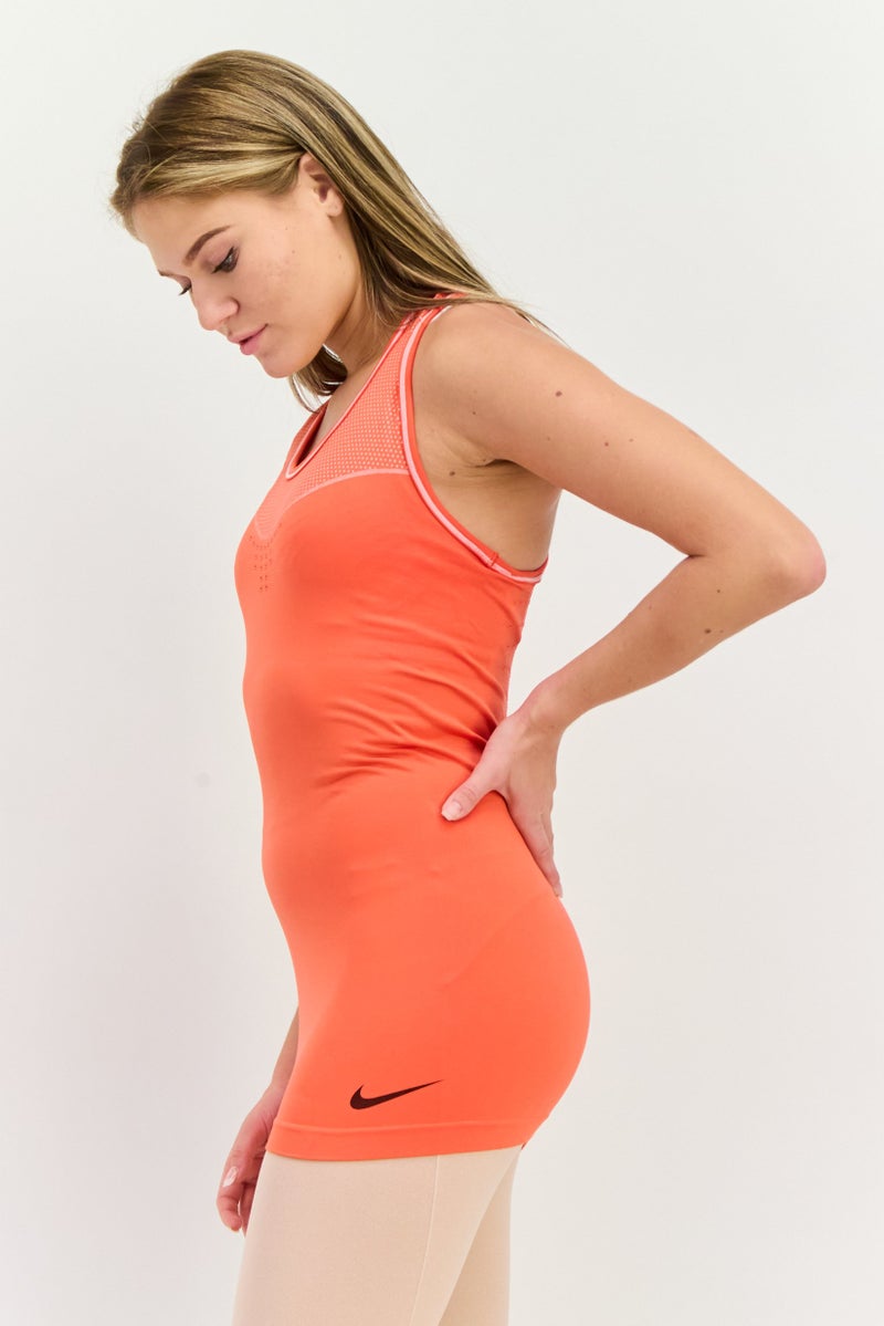 Nike تي شيرت تدريب بلا أكمام للنساء، أحمر - Image 2