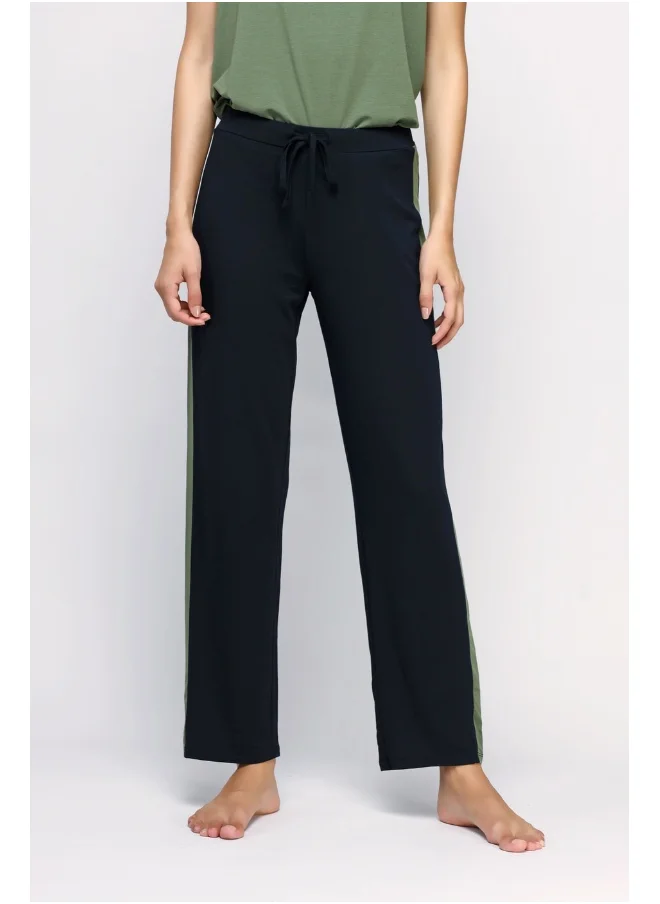 نسيسيرا Movement Black Lounge Pant With Side Green Stripe