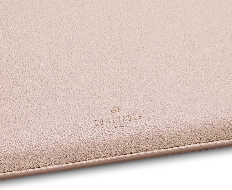 Comfyable حافظة لابتوب 14 بوصة متوافقة بدقة مع ماك بوك برو 14 بوصة M4 M3 M2 M1 برو/ماكس 2024-2021 والإصدارات القديمة من ماك بوك برو/ماك بوك إير 13 بوصة، غلاف من الجلد الصناعي، 13 في 14 في، رملي - Image 2