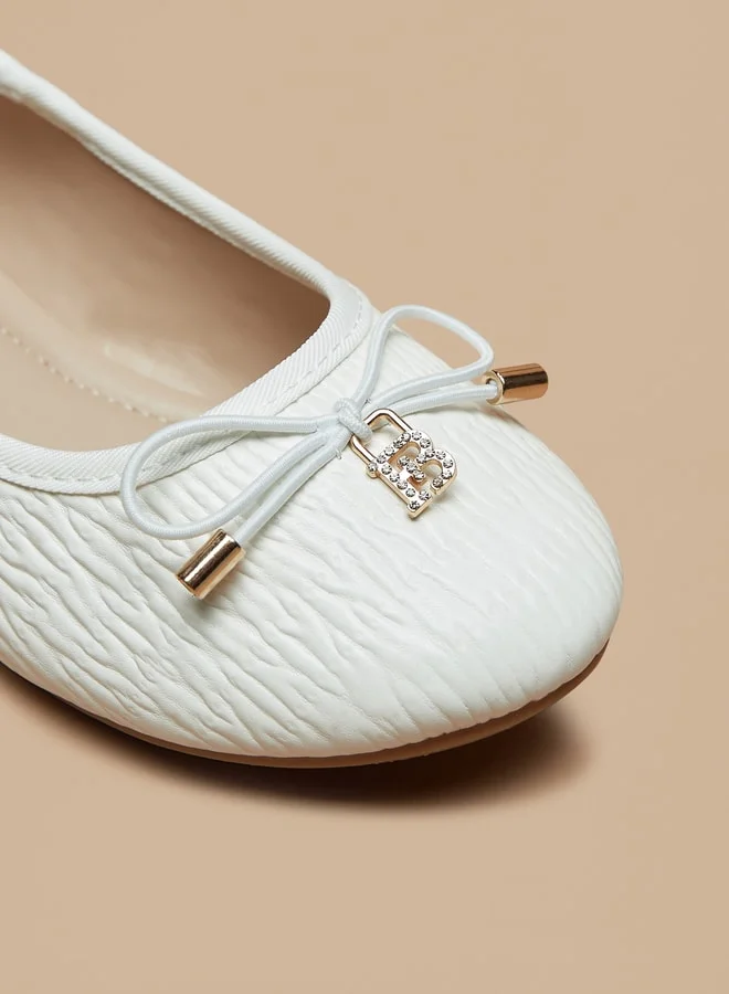 فلورا بيلا من شو إكسبرس Girls Textured Slip-On Ballerina Shoes With Bow Detail And Metal Accent