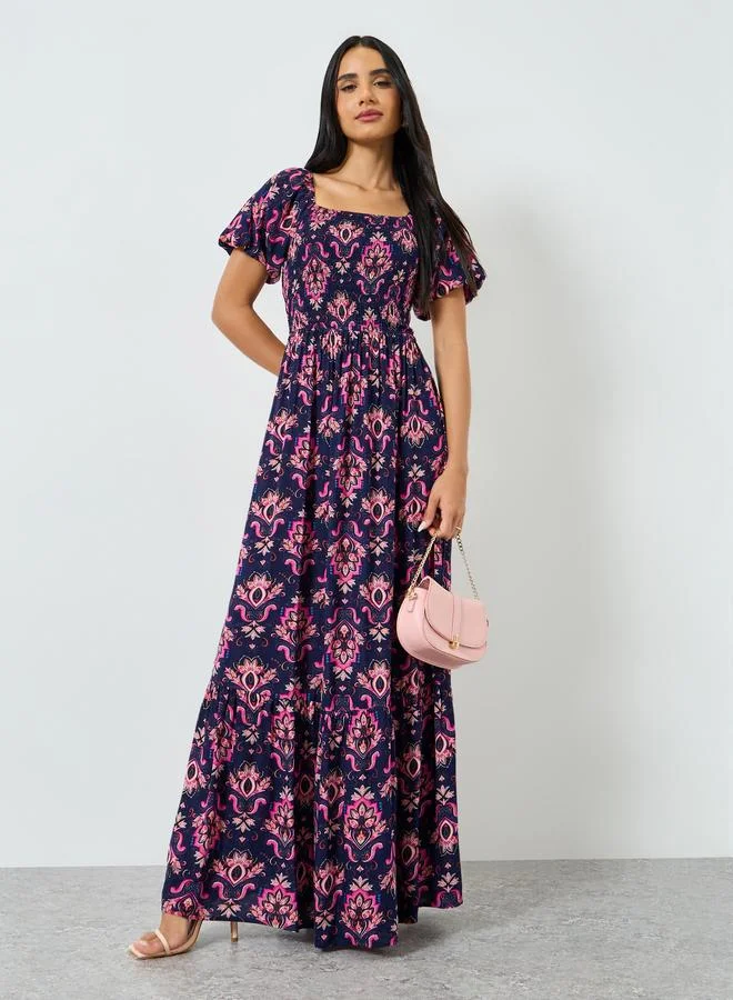 ستايلي فستان طويل مطبوع بخصر مزموم وحافة واسعة