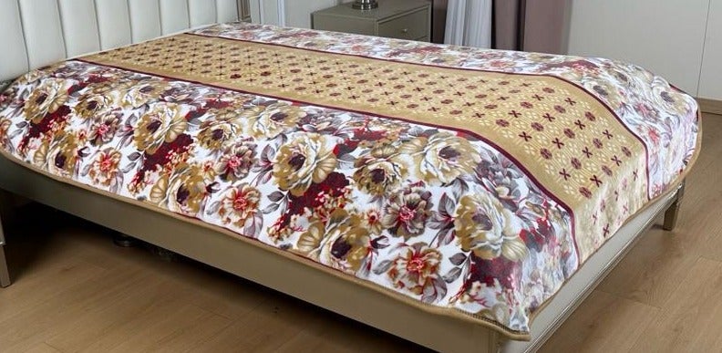 A luxurious double blanket weighing 4 kg, measuring 200 x 240 cm, offering velvety warmth and refined softness to complement the elegance of your room. - Image 2