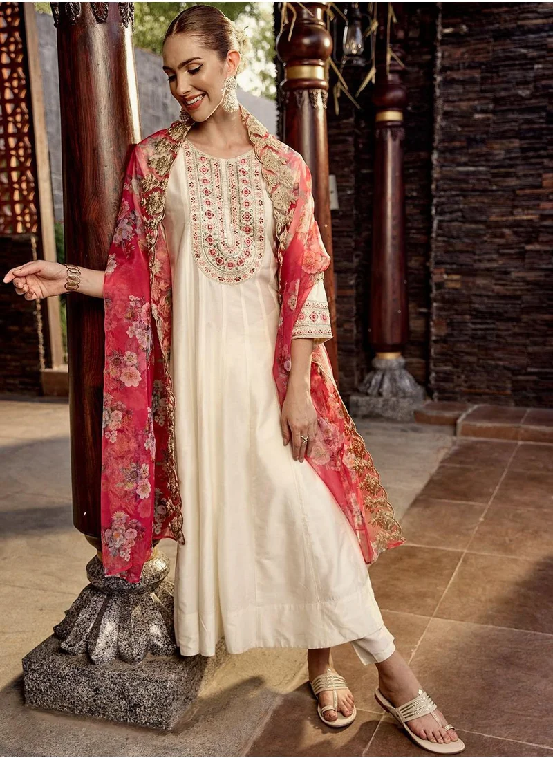ISHIN Women OFF-WHITE Kurta Set with Duppatta