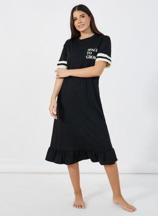 Styli Double Striped Sleeve Slogan Ruffle Hem Sleep T-Shirt Dress - pzsku/Z898BB07C19F1BEADA1BFZ/45/1750096100/80b325bb-2dd7-4abe-9767-94e6f6b7e4f7