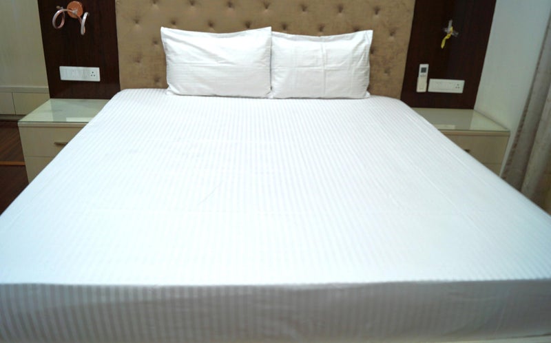 Vissage 1CM Stripes King Bedsheet with 2 Pillow Covers - Soft Cotton, 400TC - Image 2