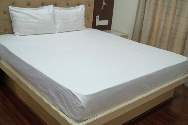 Vissage 1CM Stripes King Bedsheet with 2 Pillow Covers - Soft Cotton, 400TC - Image 1