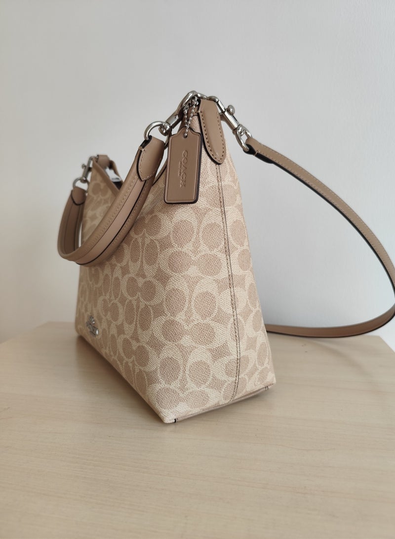 كوتش اوت ليت حقيبة كتف متوسطة الحجم بتصميم لوريل الكلاسيكي من كوتش - Image 3