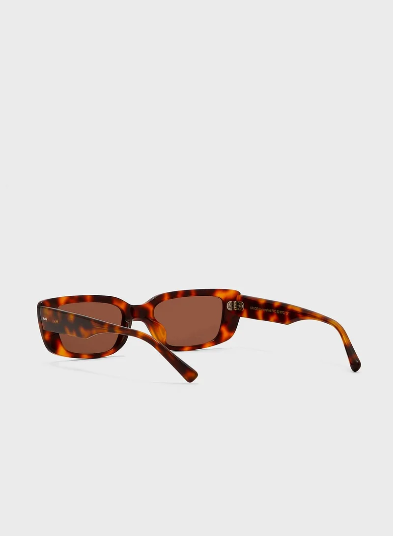 MESSYWEEKEND Grace Shape Sunglasses