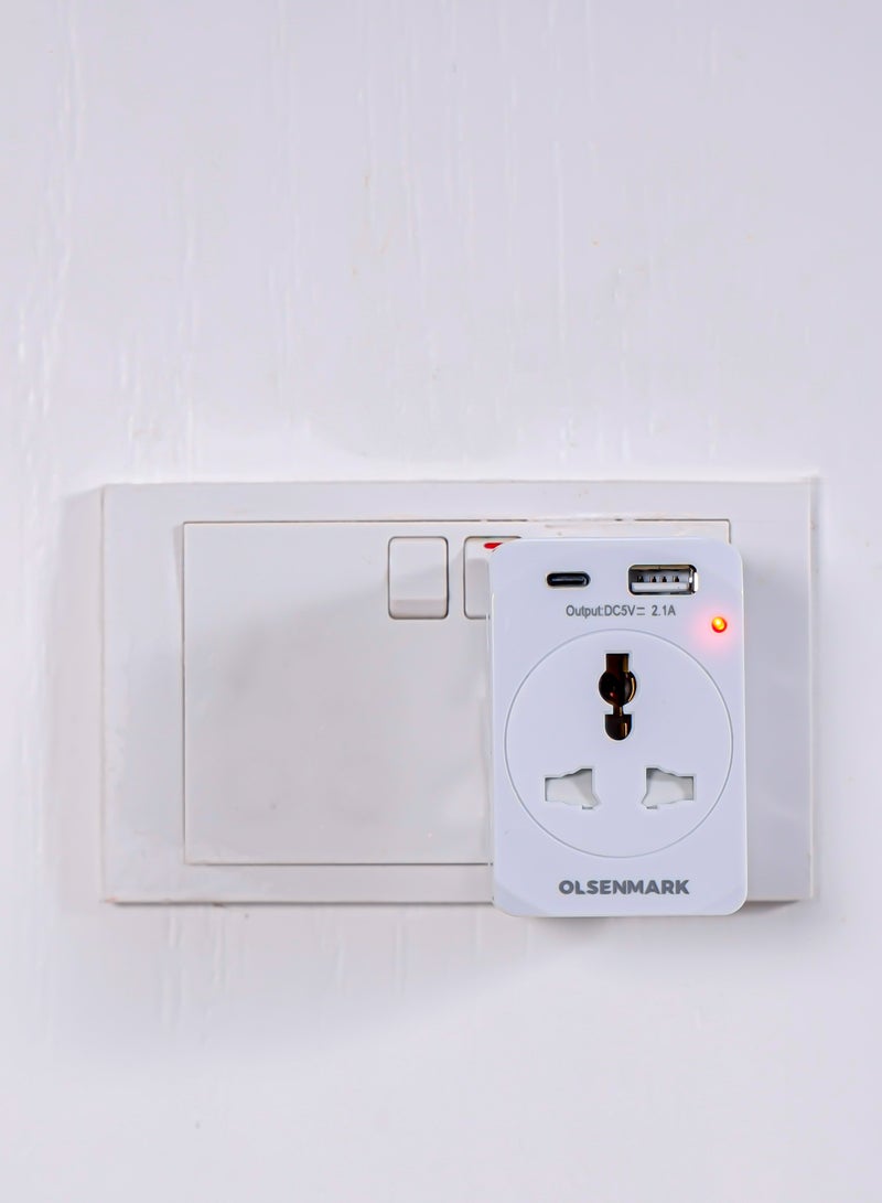 Olsenmark Olsenmark Universal Adaptor- OMES1889, ABS Housing, Copper Parts and Pin, Global Compatibility, 1 UK, 2 UK Adaptors, 2 Way USB - Image 3