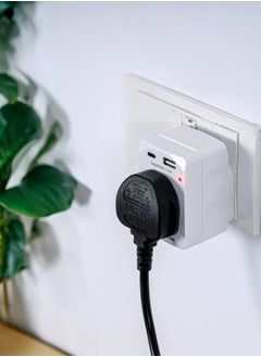 Olsenmark Olsenmark Universal Adaptor- OMES1889, ABS Housing, Copper Parts and Pin, Global Compatibility, 1 UK, 2 UK Adaptors, 2 Way USB  - Image 4