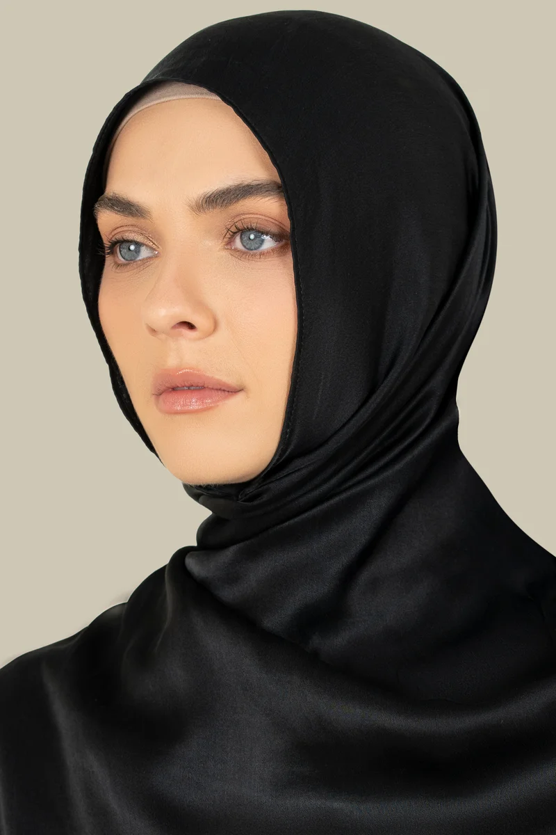 سيلكروز حجاب حرير ساتان أسود