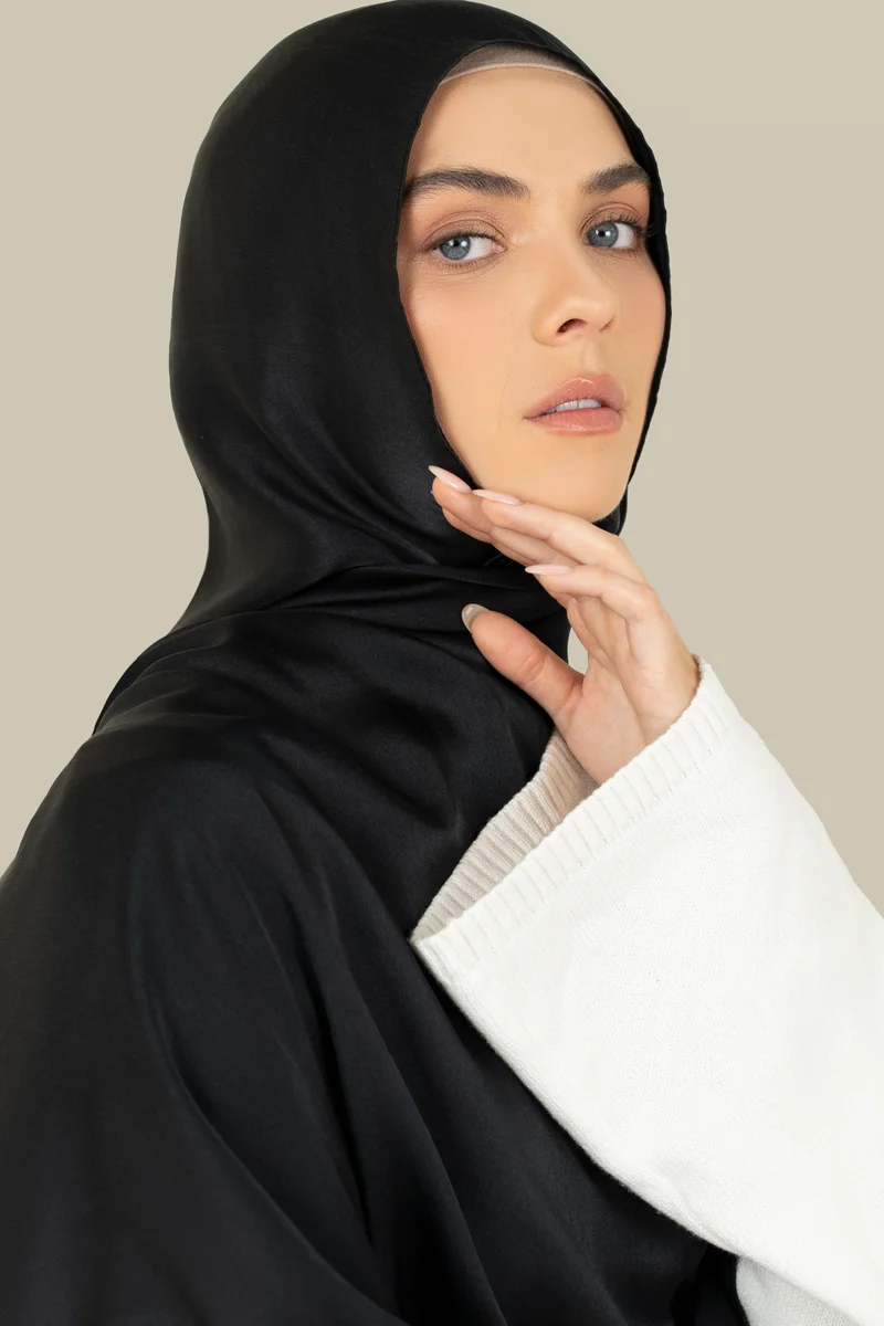 سيلكروز حجاب حرير ساتان أسود